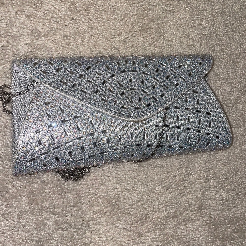Microstone Clutch with magnetic snap closure